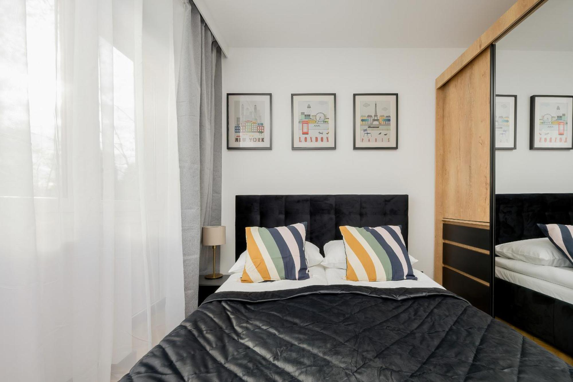 Modern Black & Wooden Apartment Warsaw Near The Airport By Noclegi Renters Dış mekan fotoğraf