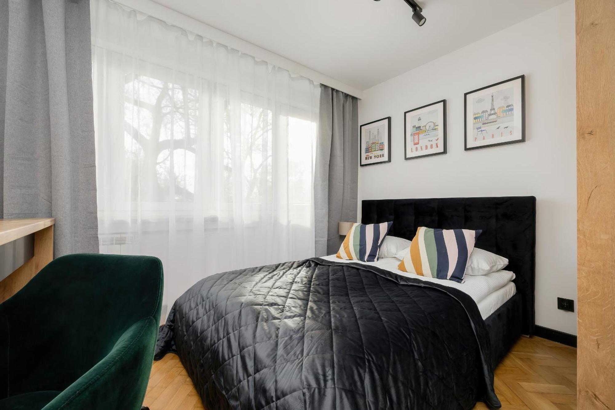 Modern Black & Wooden Apartment Warsaw Near The Airport By Noclegi Renters Dış mekan fotoğraf
