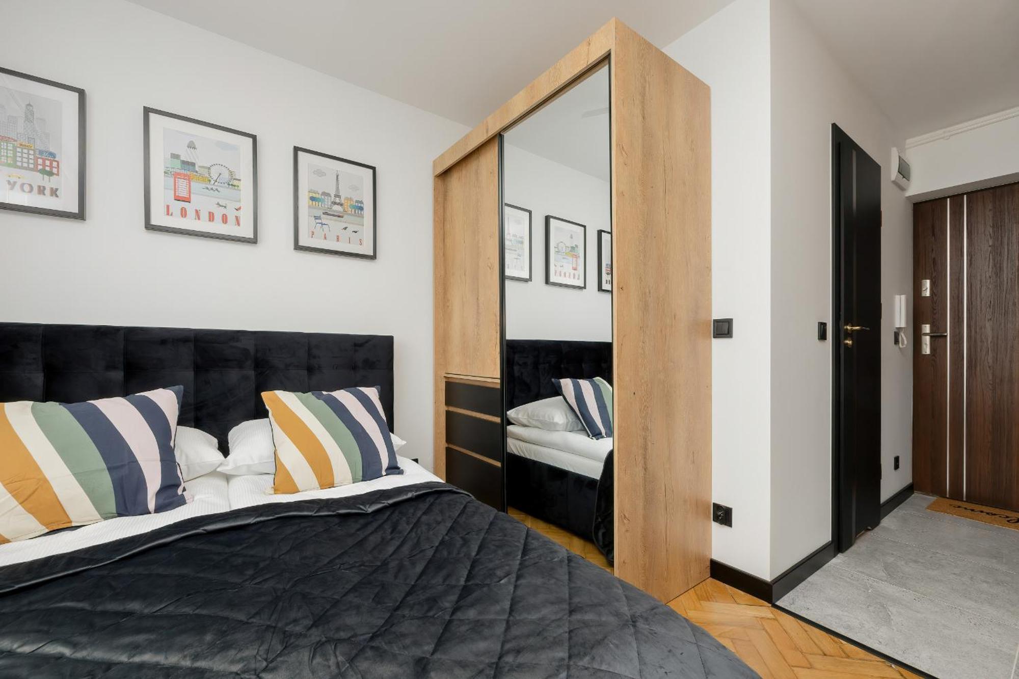 Modern Black & Wooden Apartment Warsaw Near The Airport By Noclegi Renters Dış mekan fotoğraf