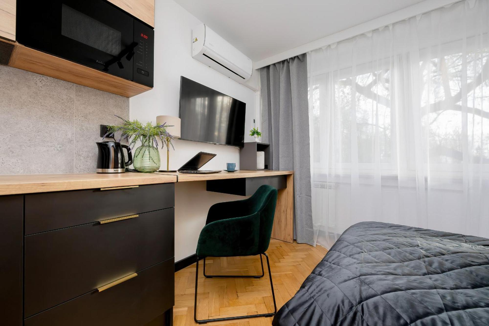 Modern Black & Wooden Apartment Warsaw Near The Airport By Noclegi Renters Dış mekan fotoğraf