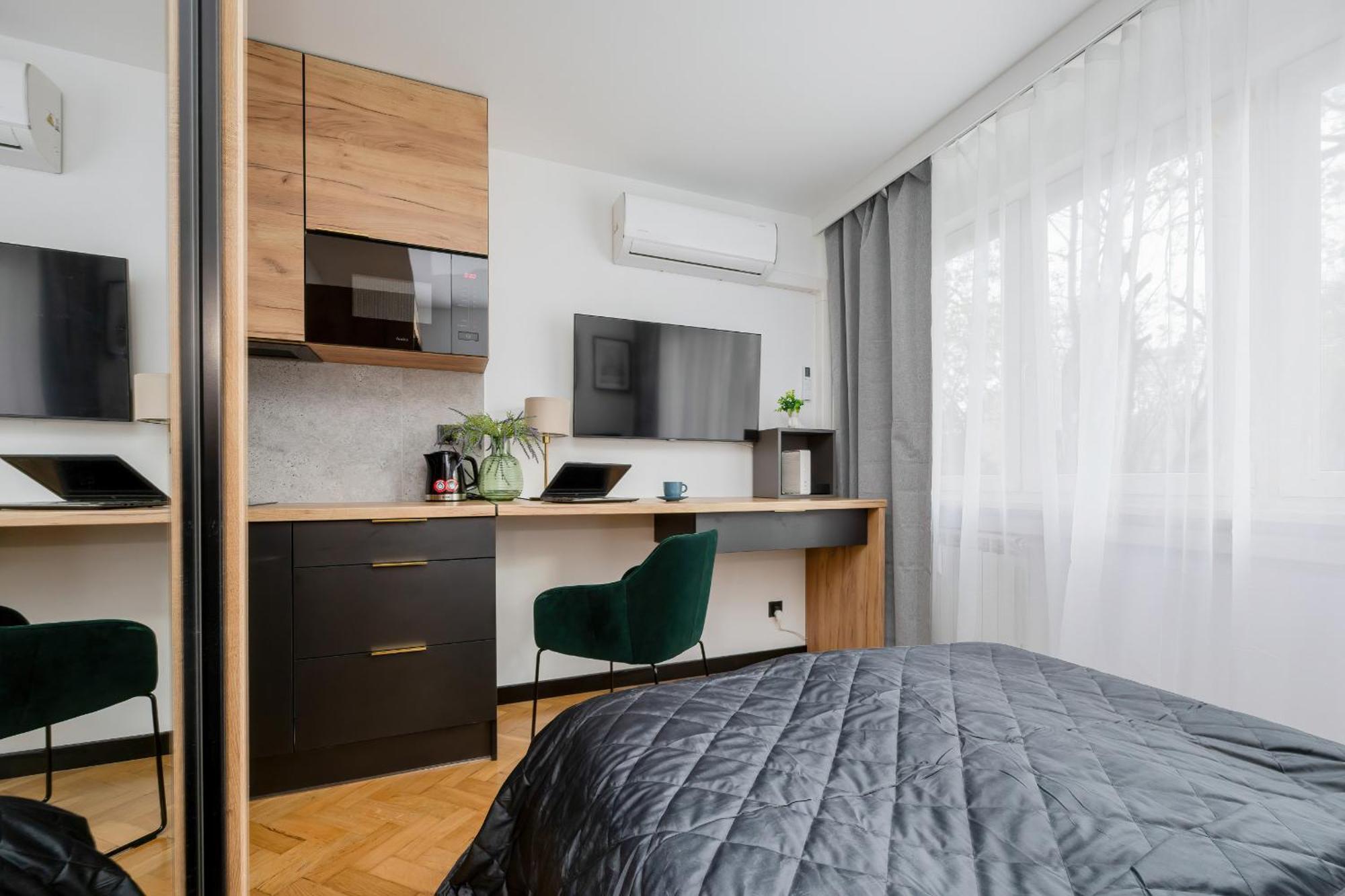 Modern Black & Wooden Apartment Warsaw Near The Airport By Noclegi Renters Dış mekan fotoğraf